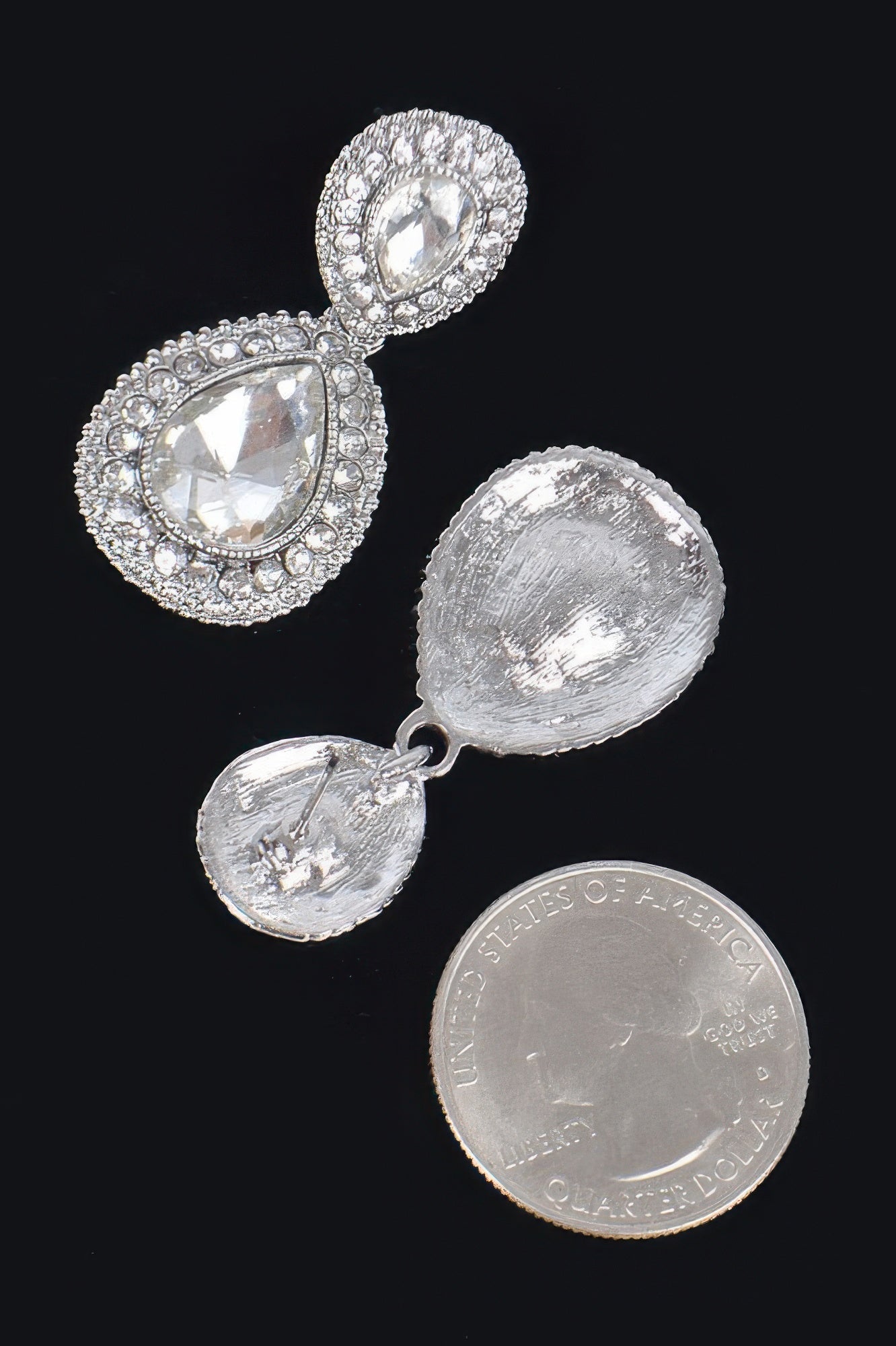 Boucle d'oreille pendante strass