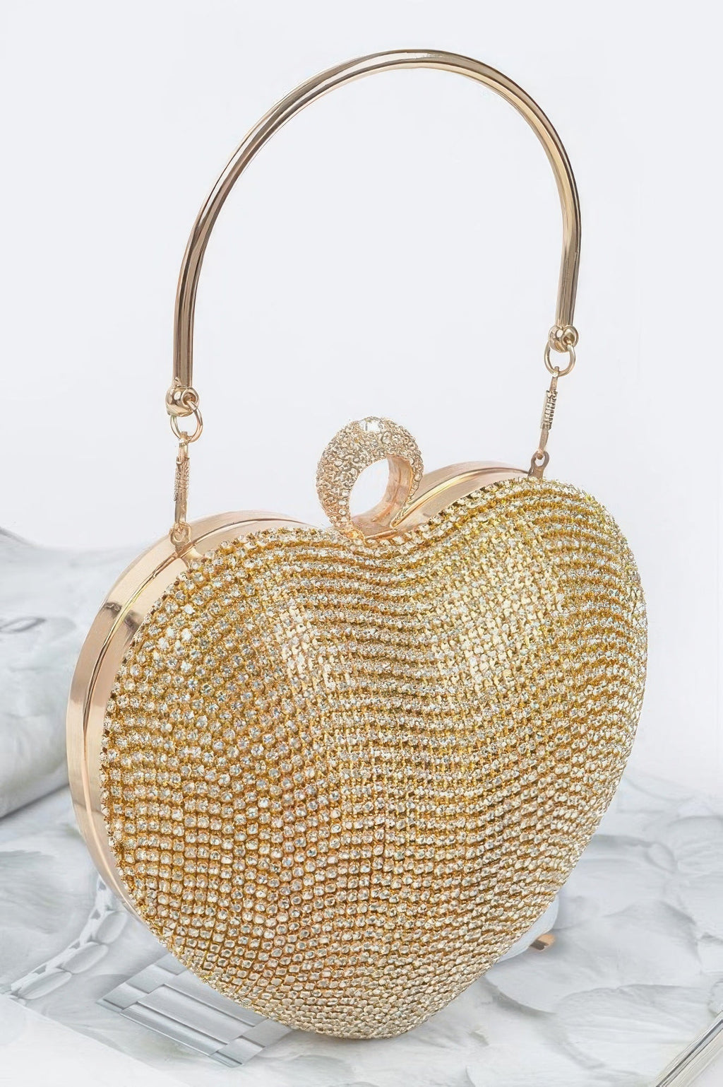 Pochette de soirée en forme de cœur ornée de strass