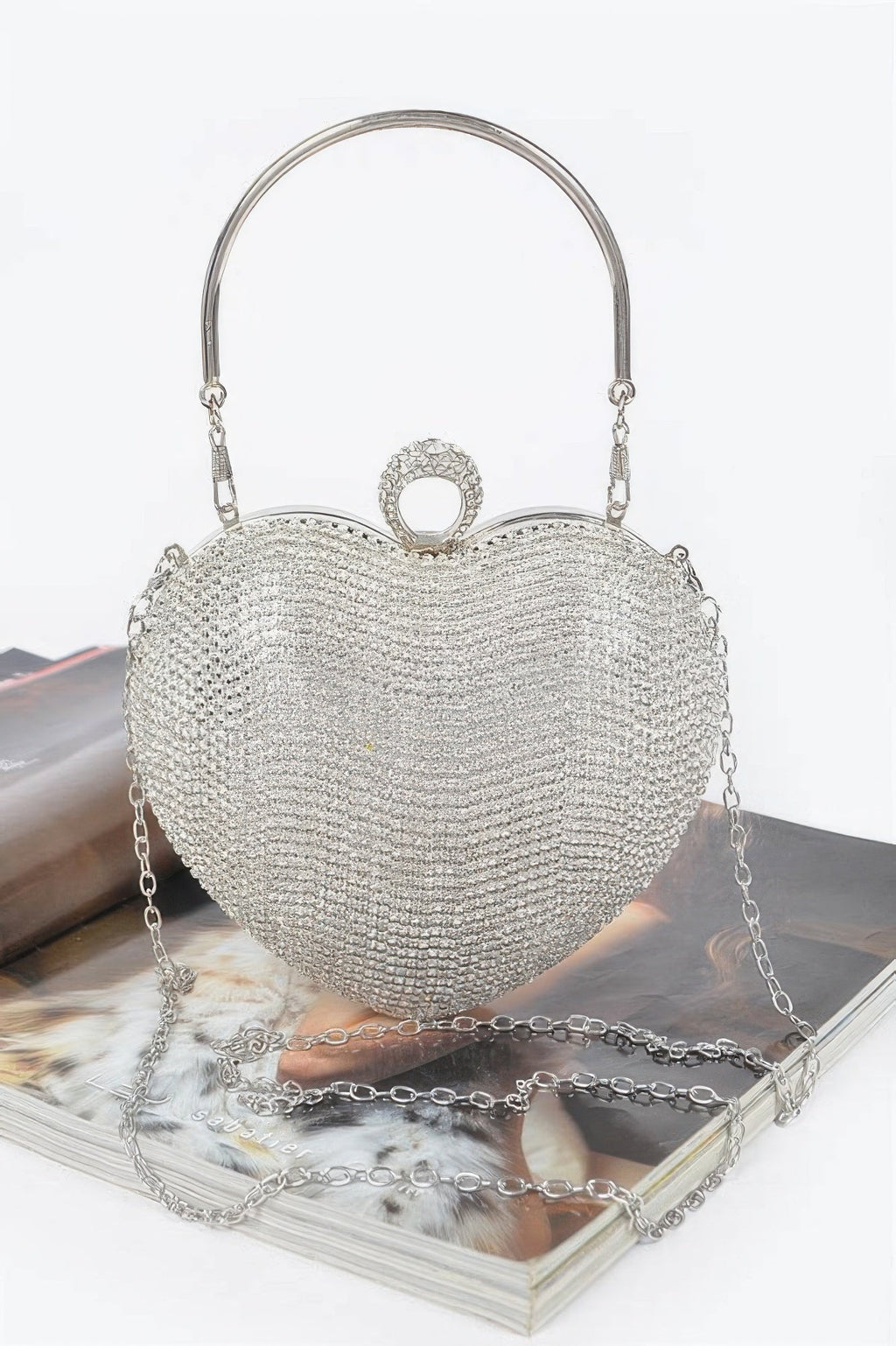 Pochette de soirée en forme de cœur ornée de strass