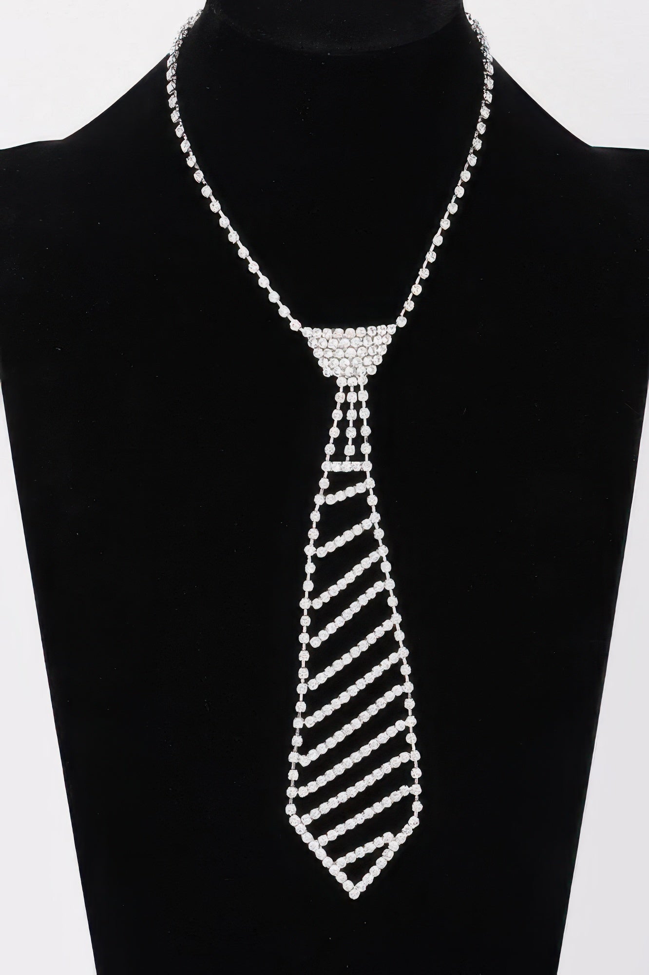 Cravate-collier en strass