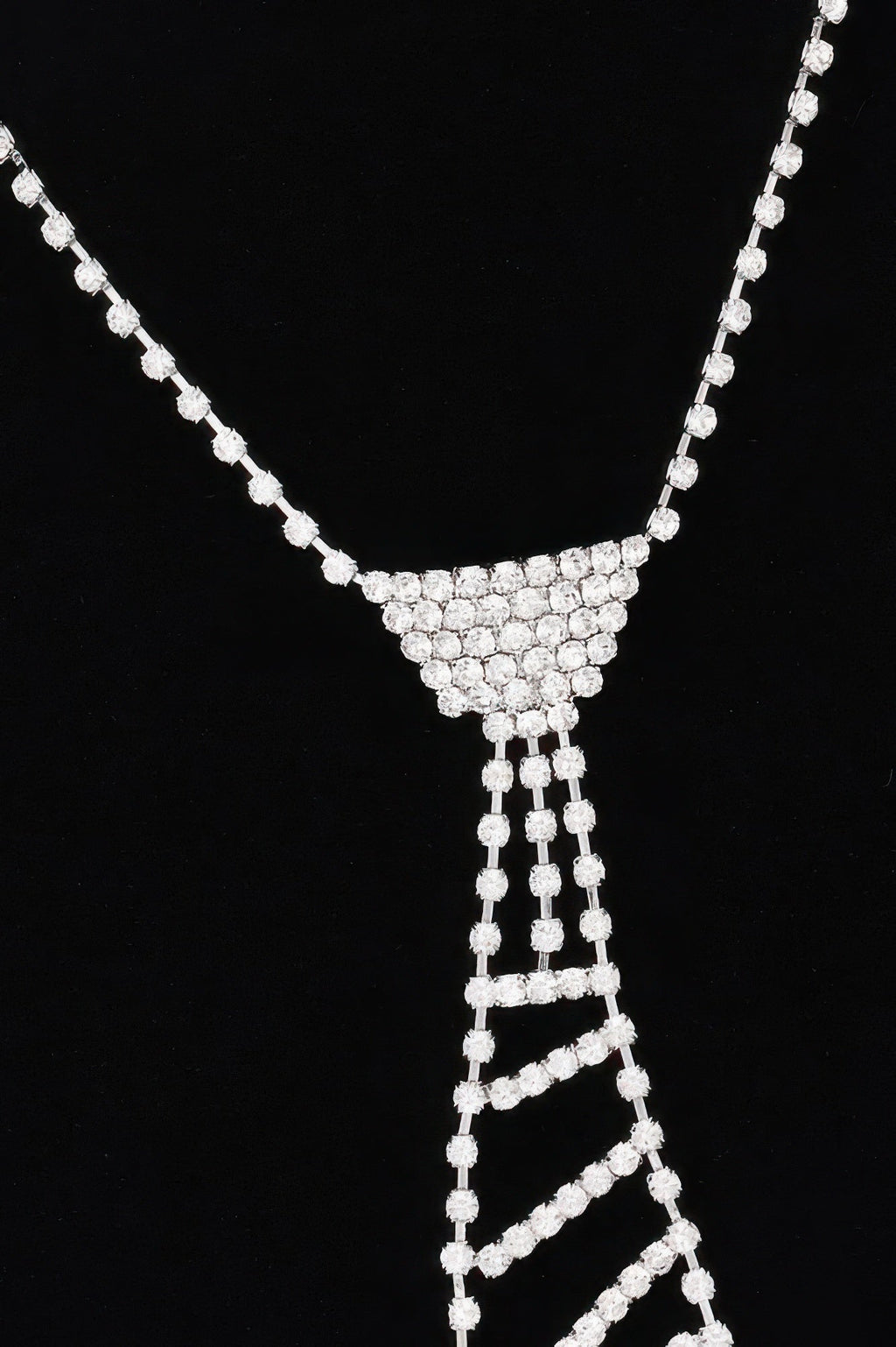 Cravate-collier en strass