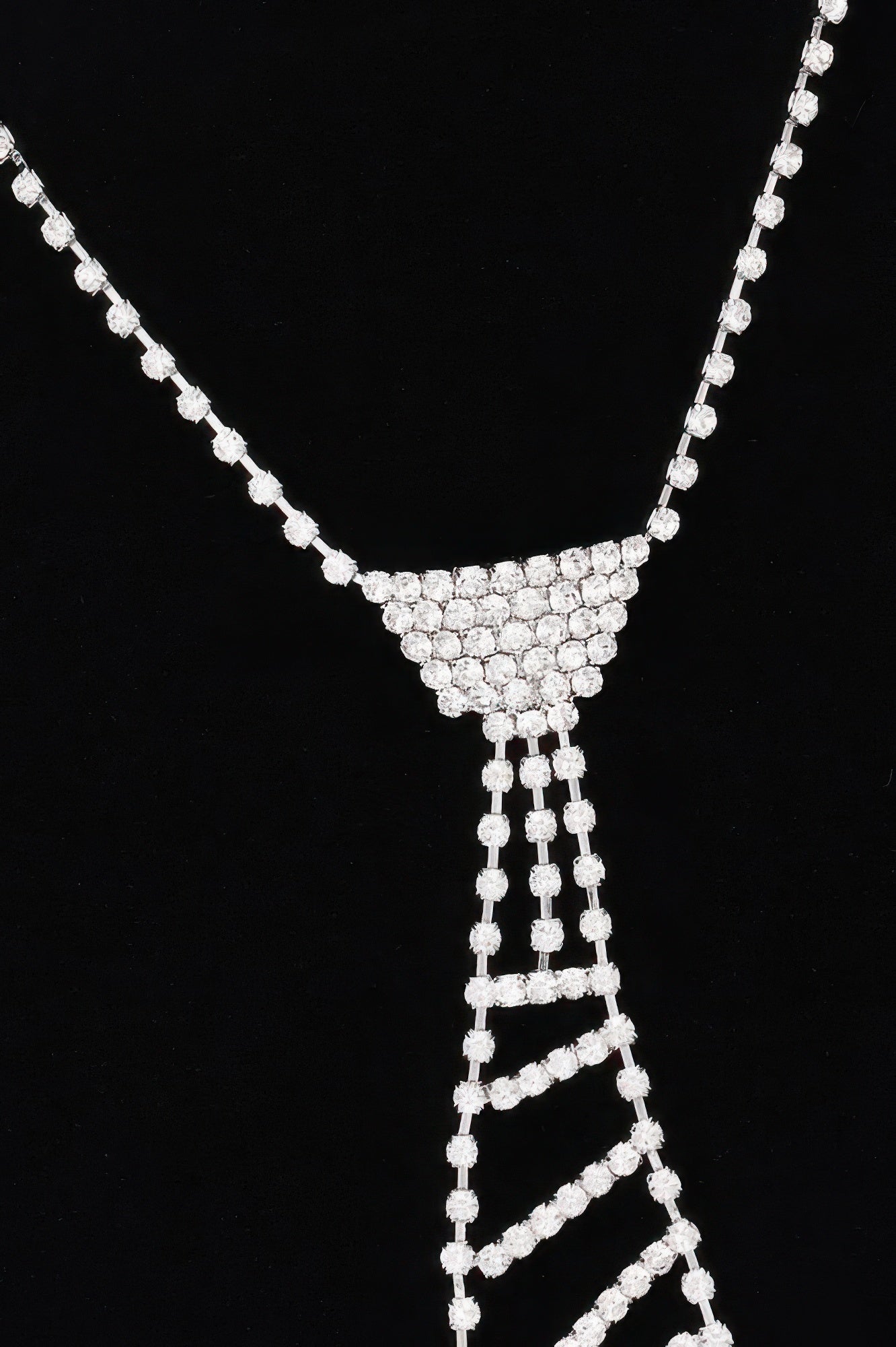 Cravate-collier en strass