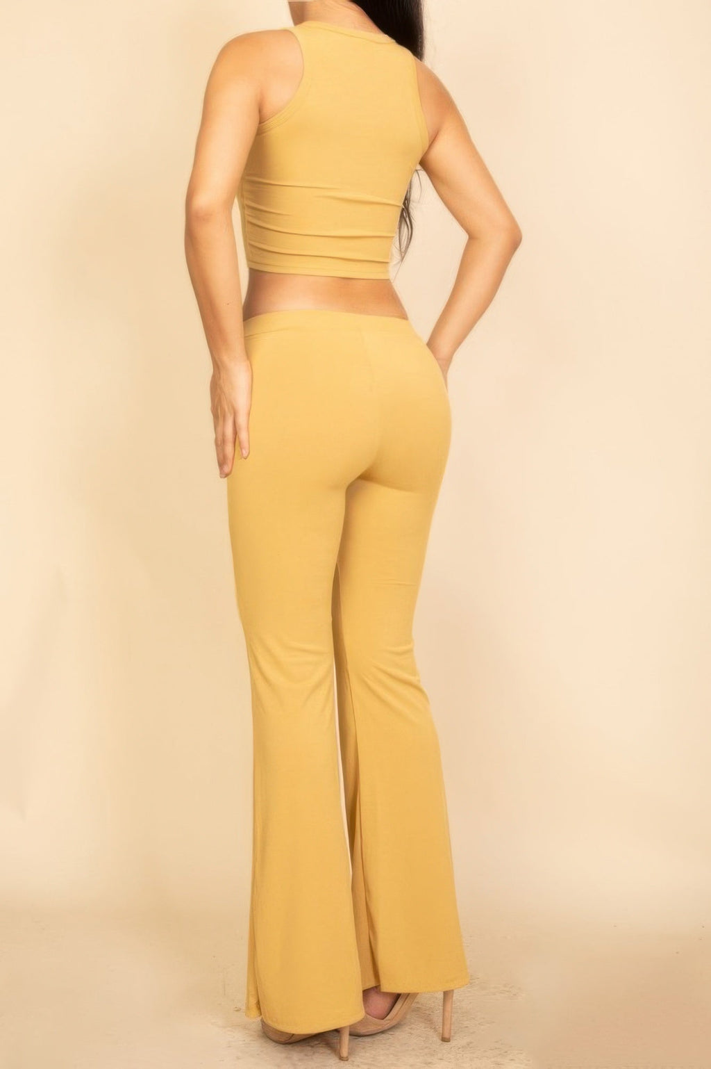 Ensemble débardeur court côtelé et pantalon évasé
