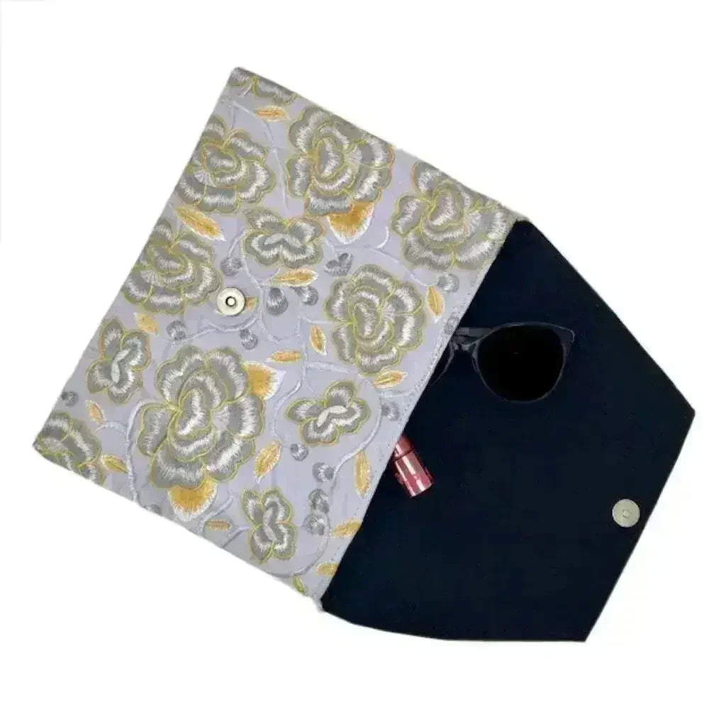 Pochette brodée de fleurs