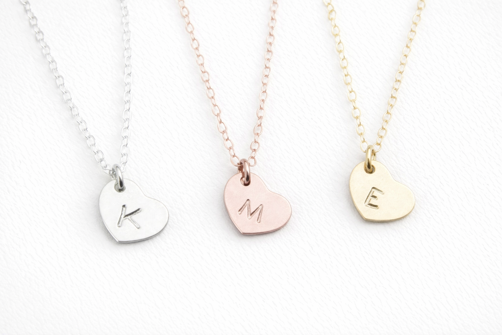 Collier minuscule avec initiale de cœur – Argent sterling ou plaqué or personnalisé