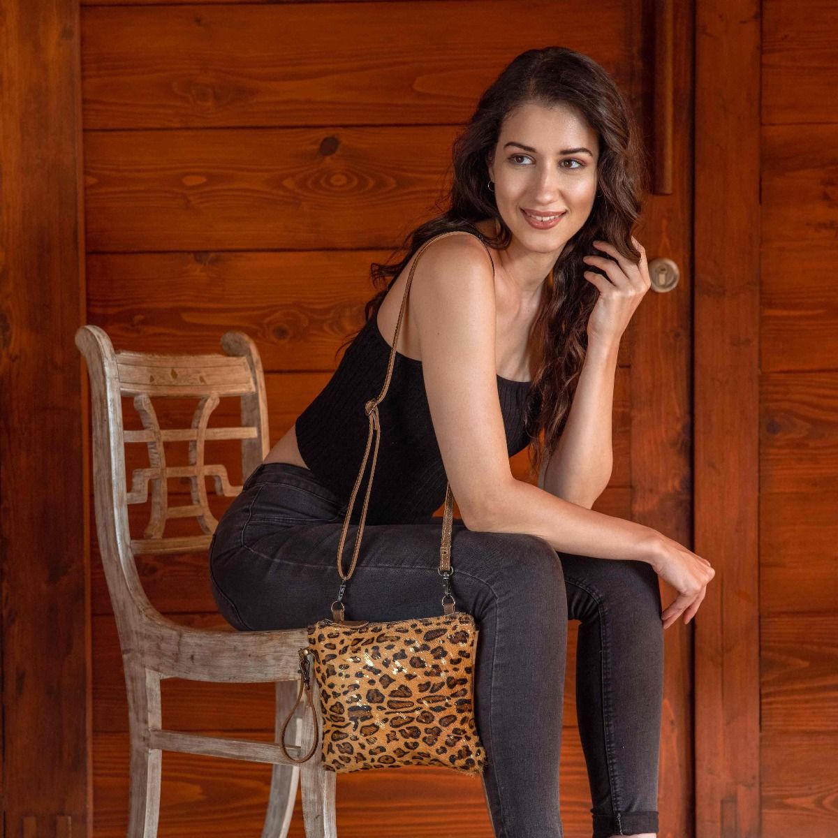 Sac en cuir tacheté et poil de vache