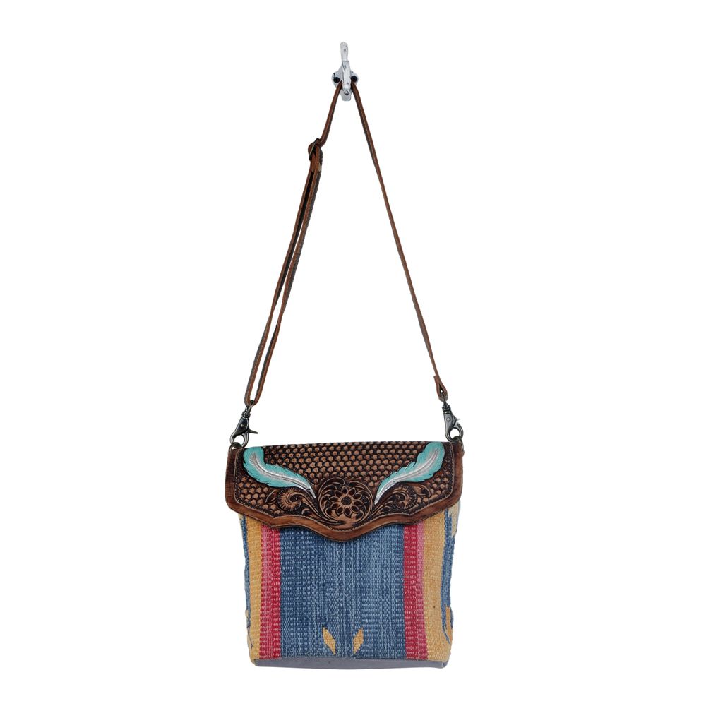 SAC EN CUIR REPOUSSÉ PLUME BLEUE