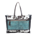 Sac fourre-tout en cuir Myra Sea Grass Hair-On - Sac spacieux en cuir de vachette avec poche avant embossée pour l'élégance au quotidien