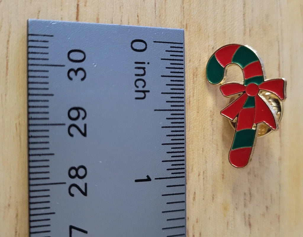 Pin Émail Canne à Sucre – Accessoire de Noël du Père Noël