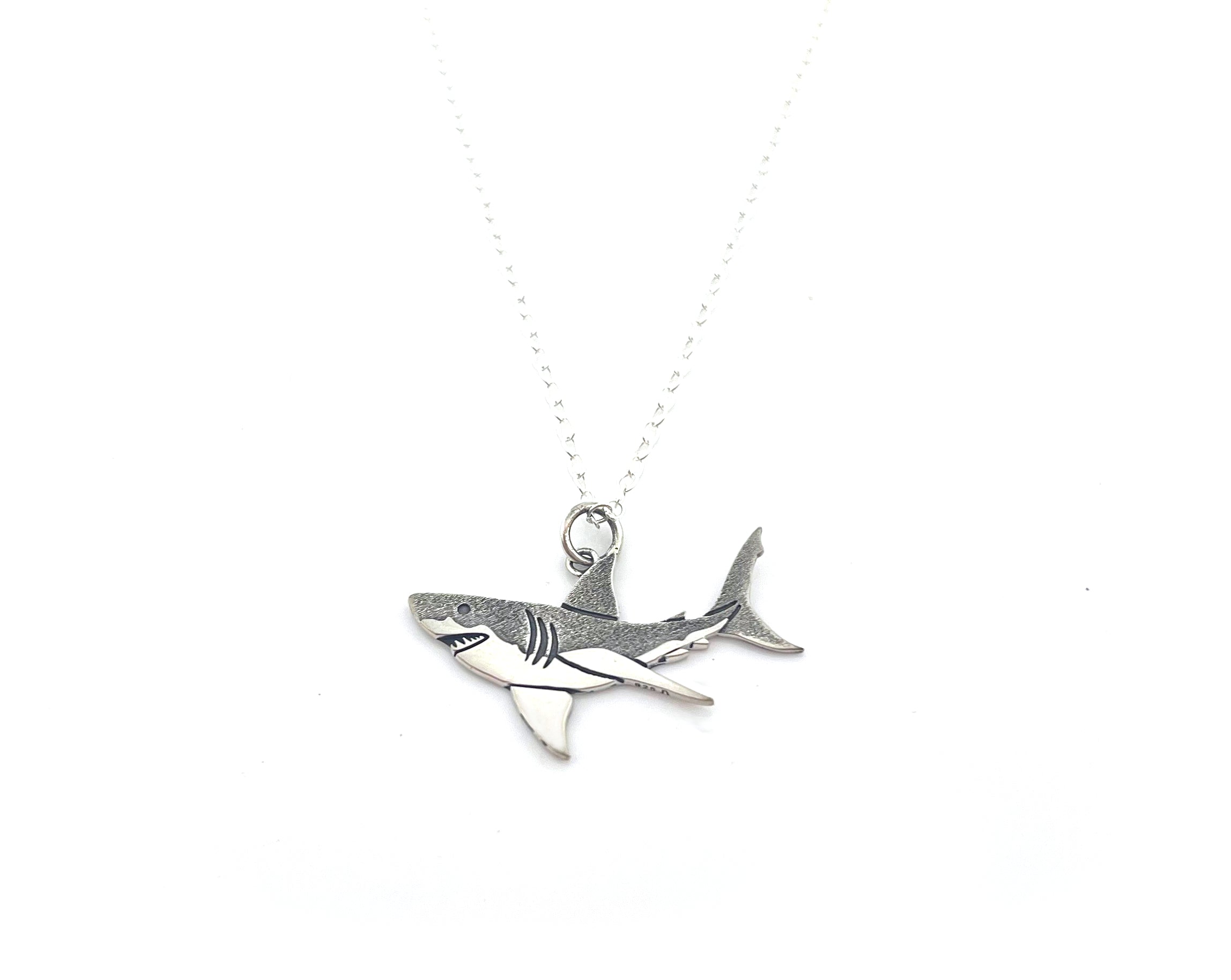 Collier requin blanc en argent sterling
