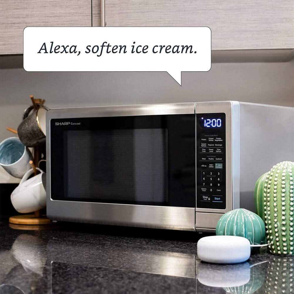 Four à micro-ondes de comptoir Sharp de 1,4 pi³ avec commandes compatibles Alexa