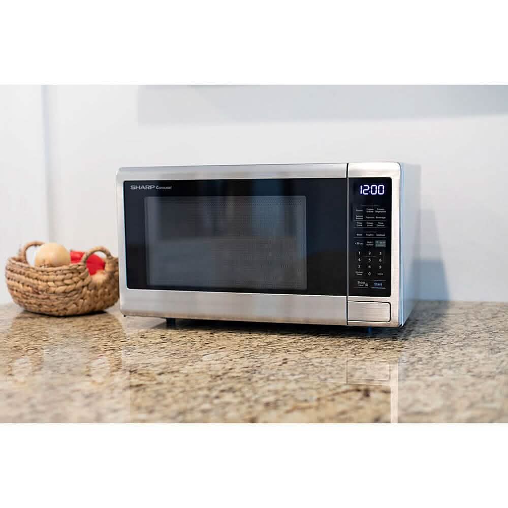Four à micro-ondes de comptoir Sharp de 1,4 pi³ avec commandes compatibles Alexa