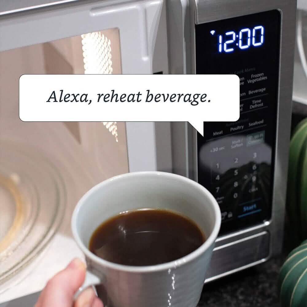 Four à micro-ondes de comptoir Sharp de 1,4 pi³ avec commandes compatibles Alexa