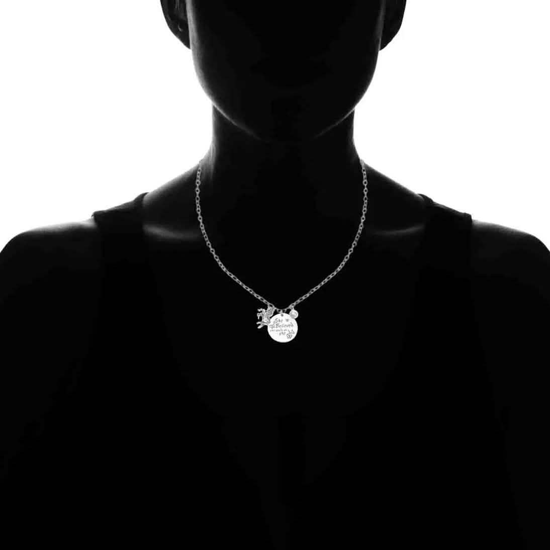 Collier pendentif d'inspiration « She Believed She Could So She Did »
