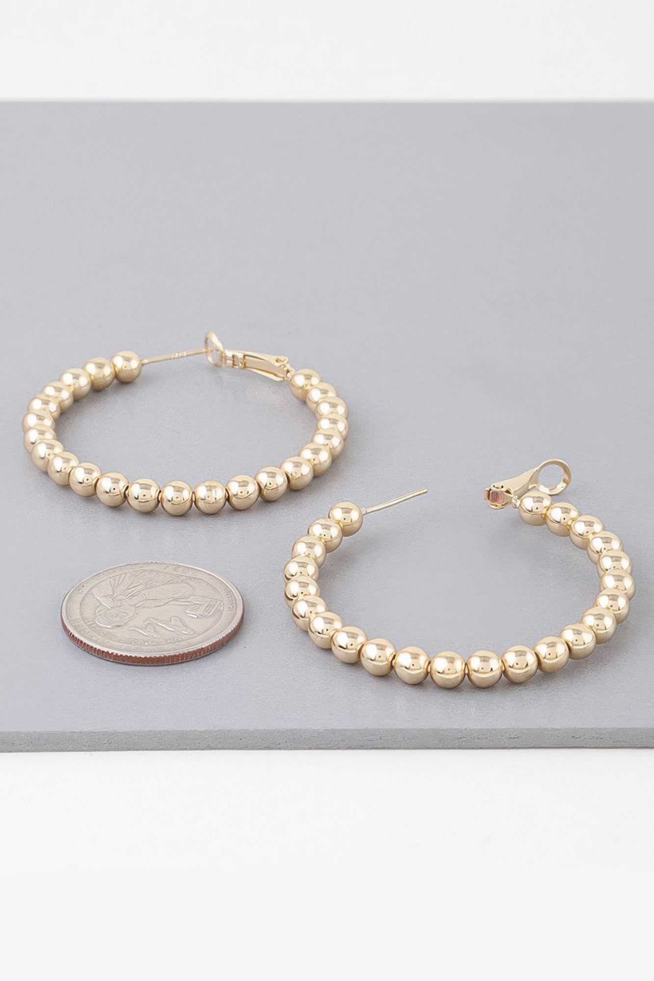 Boucles d'oreilles créoles perlées brillantes