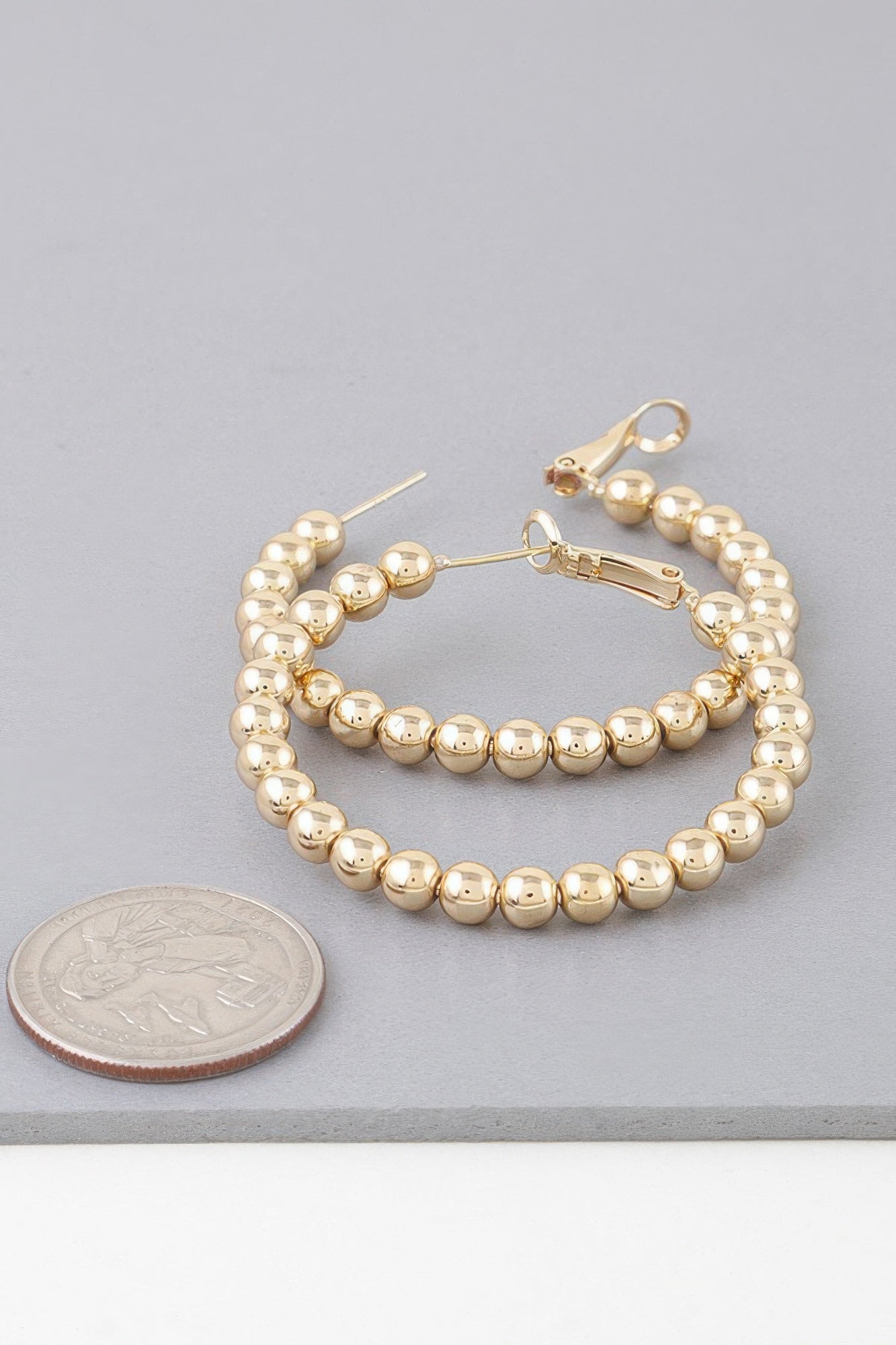 Boucles d'oreilles créoles perlées brillantes