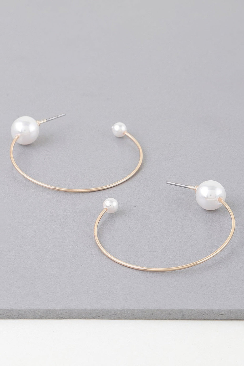 Boucles d'oreilles créoles perles délicates et brillantes