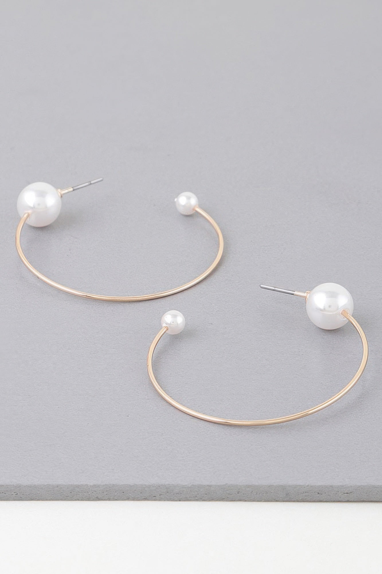 Boucles d'oreilles créoles perles délicates et brillantes