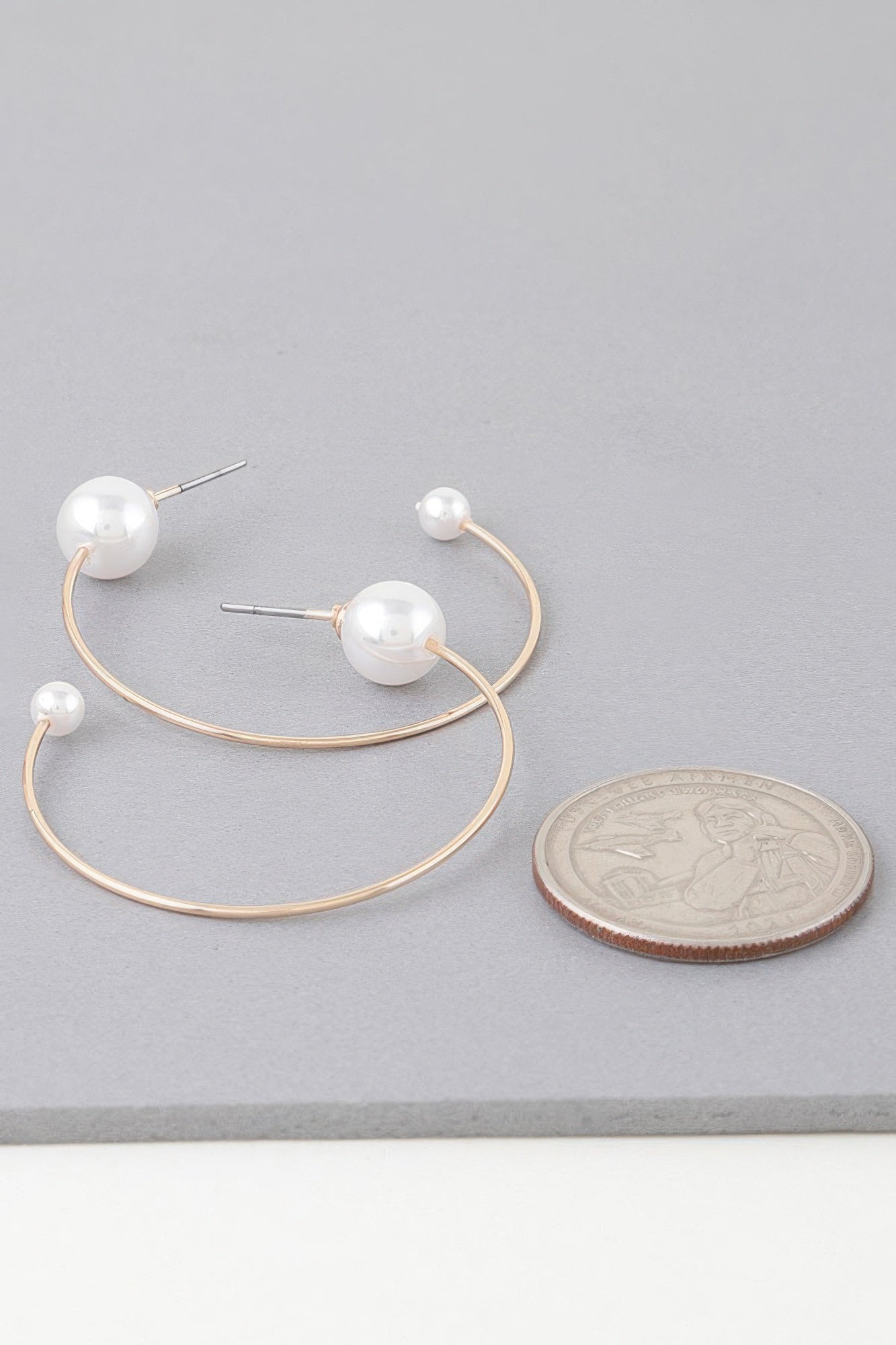 Boucles d'oreilles créoles perles délicates et brillantes