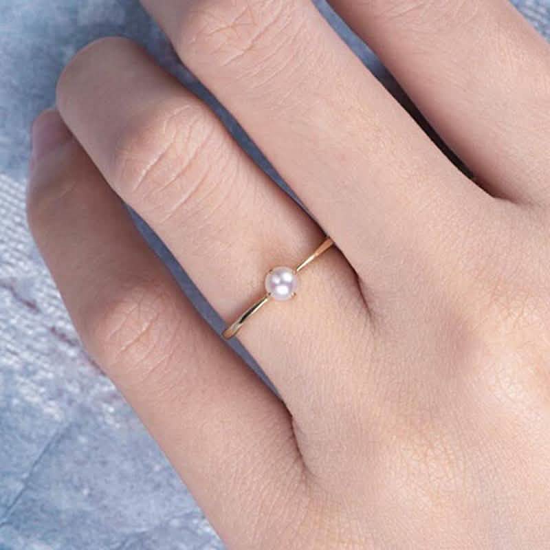Bague simple et délicate en perle et or 18 carats