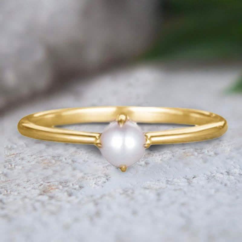 Bague simple et délicate en perle et or 18 carats
