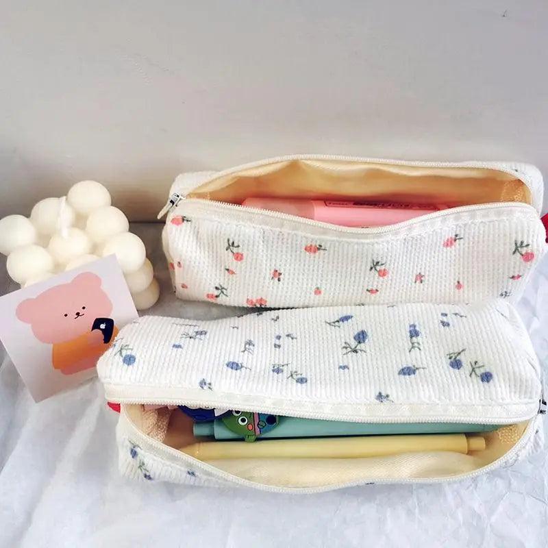 Trousse à Crayons Simple Petites Fleurs Blanches Style Frais Étudiants Trousse à Crayons Unique Maquillage Léger Trousse Cosmétique Pochette