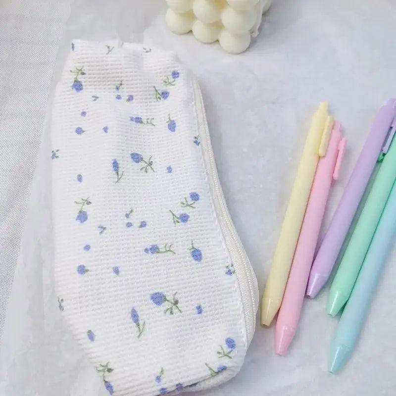 Trousse à Crayons Simple Petites Fleurs Blanches Style Frais Étudiants Trousse à Crayons Unique Maquillage Léger Trousse Cosmétique Pochette