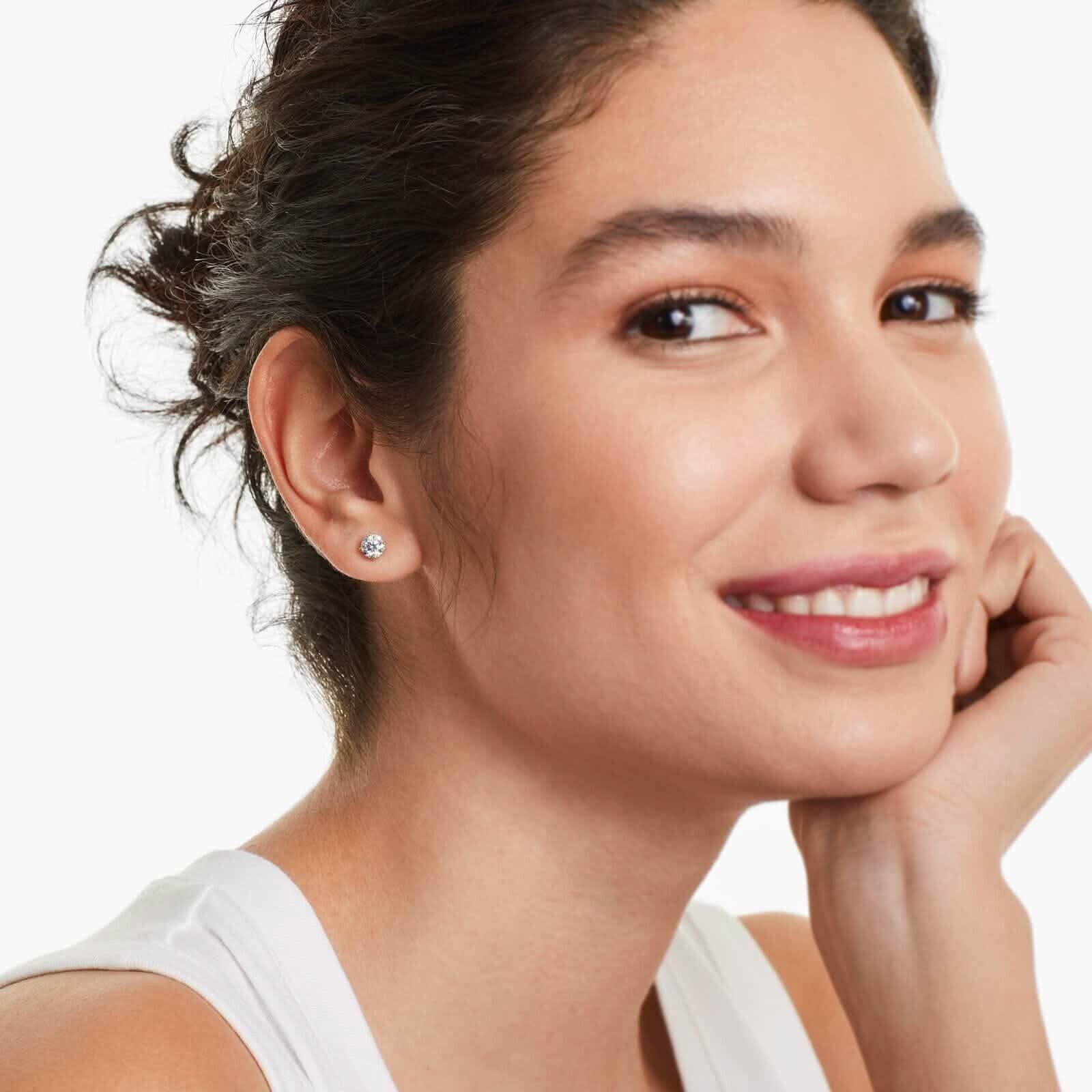 Puce d'oreille individuelle en véritable diamant de 0,40 carat, en or massif 14 carats. Wow.