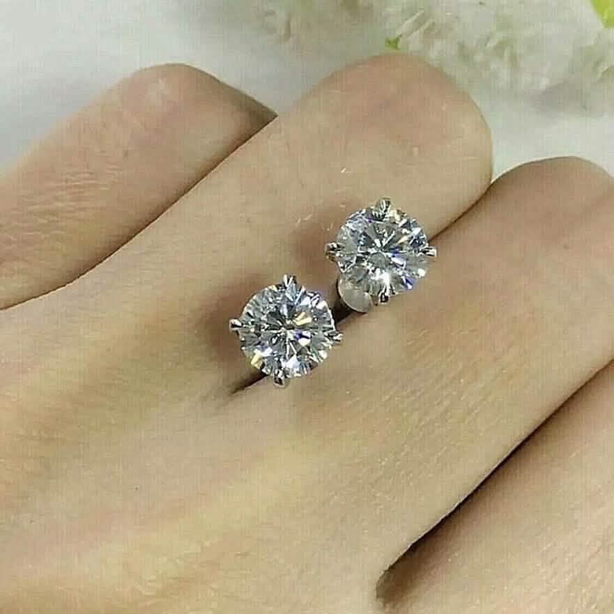 Puce d'oreille individuelle en véritable diamant de 0,40 carat, en or massif 14 carats. Wow.