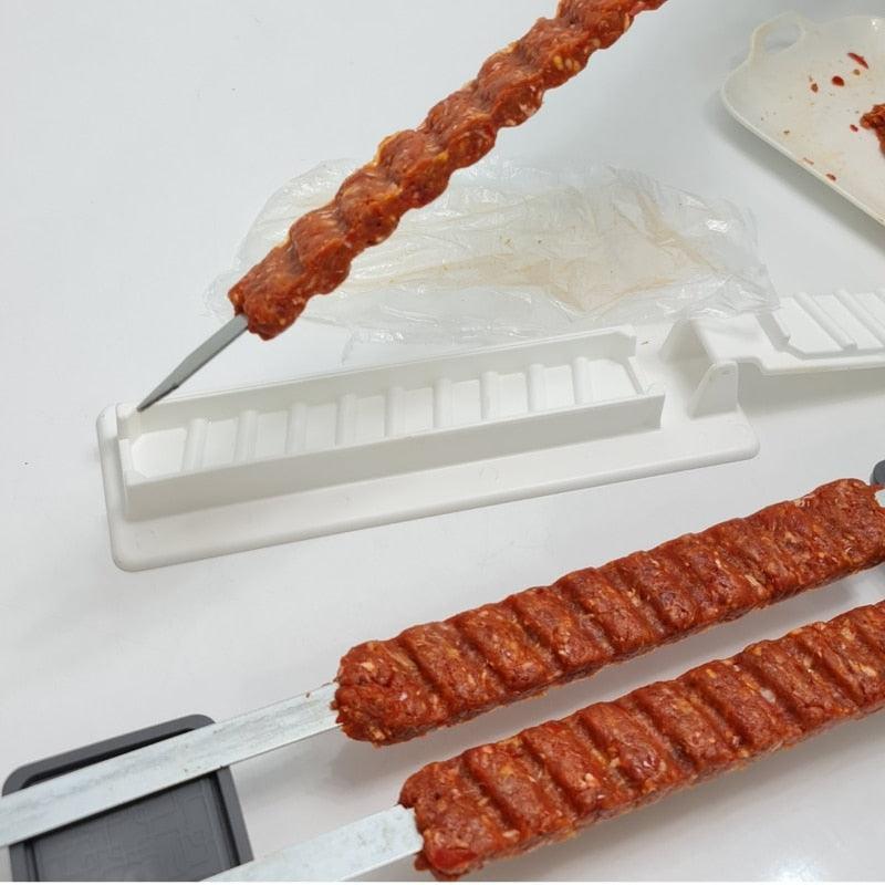 Brochettes Kebab Maker Grill Barbecue Stringer Box Machine Bœuf Viande Légumes Grill Gadget de barbecue extérieur Accessoires de barbecue utiles Brochette manuelle antiadhésive Presse d'aliments Accessoires de cuisine de grill