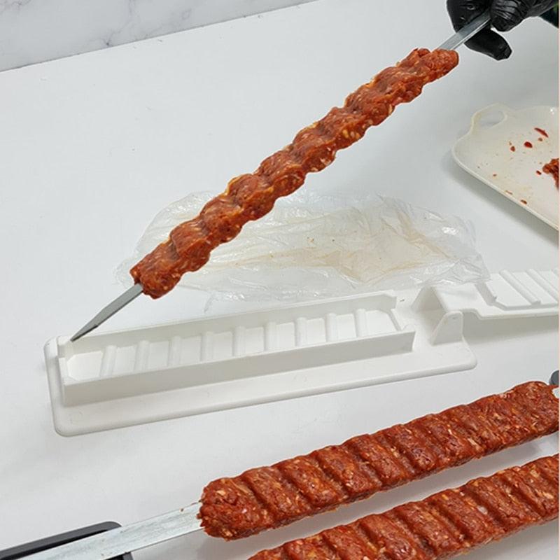 Brochettes Kebab Maker Grill Barbecue Stringer Box Machine Bœuf Viande Légumes Grill Gadget de barbecue extérieur Accessoires de barbecue utiles Brochette manuelle antiadhésive Presse d'aliments Accessoires de cuisine de grill