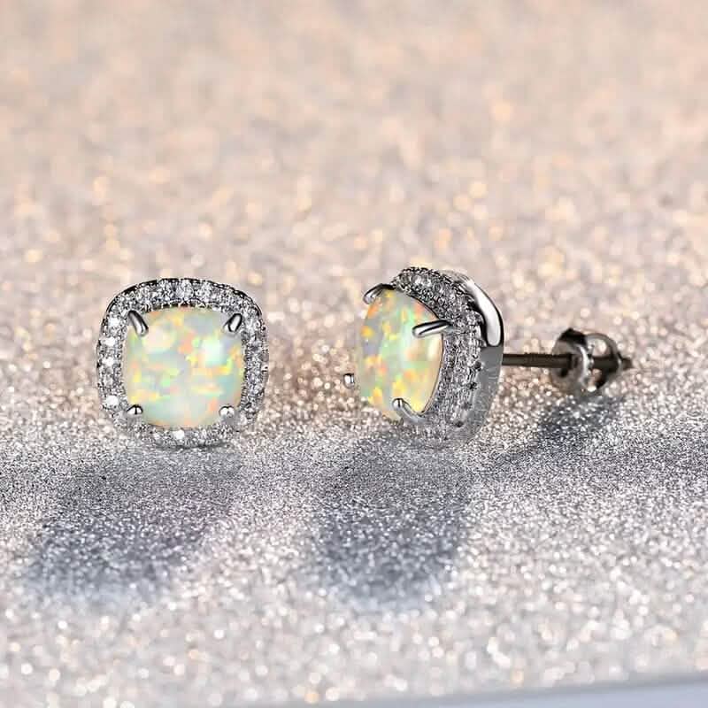 Petites boucles d'oreilles carrées exquises en zircone
