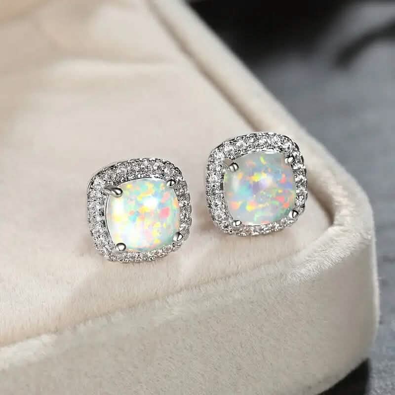Petites boucles d'oreilles carrées exquises en zircone