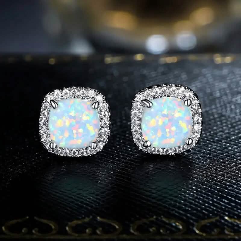 Petites boucles d'oreilles carrées exquises en zircone