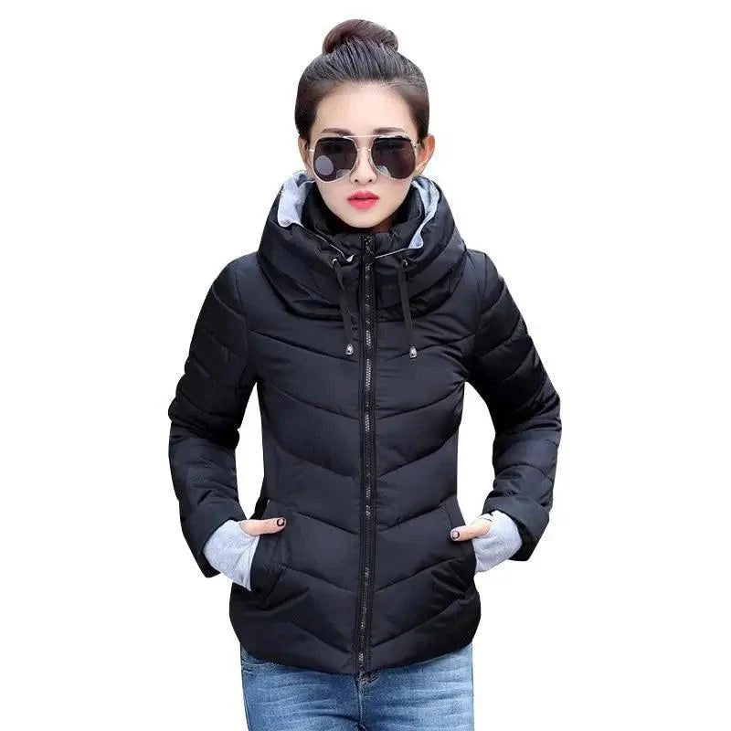 Veste d'hiver douce et confortable pour femme, courte, épaisse, coupe-vent, avec capuche, fermeture éclair, en coton matelassé, coupe ajustée, couleur unie, hauts basiques.
