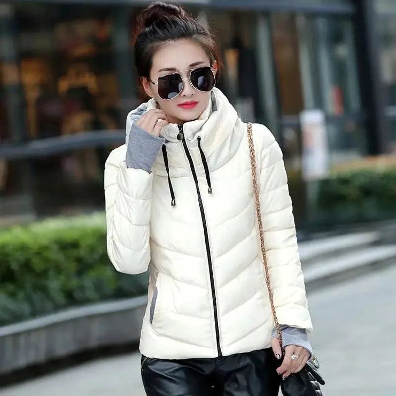 Veste d'hiver douce et confortable pour femme, courte, épaisse, coupe-vent, avec capuche, fermeture éclair, en coton matelassé, coupe ajustée, couleur unie, hauts basiques.