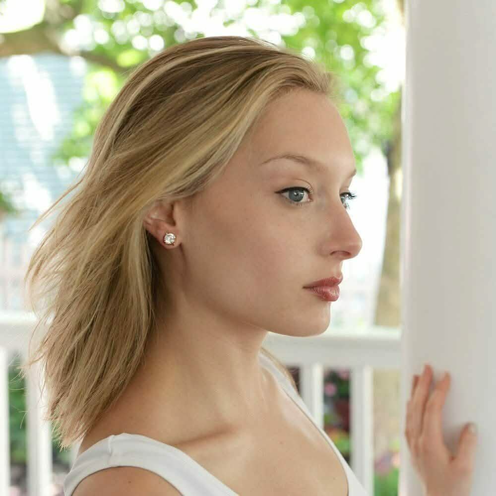 Puces d'oreilles solitaires en or jaune 14 carats avec zircone cubique ronde