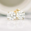 Puces d'oreilles solitaires en or jaune 14 carats avec zircone cubique ronde