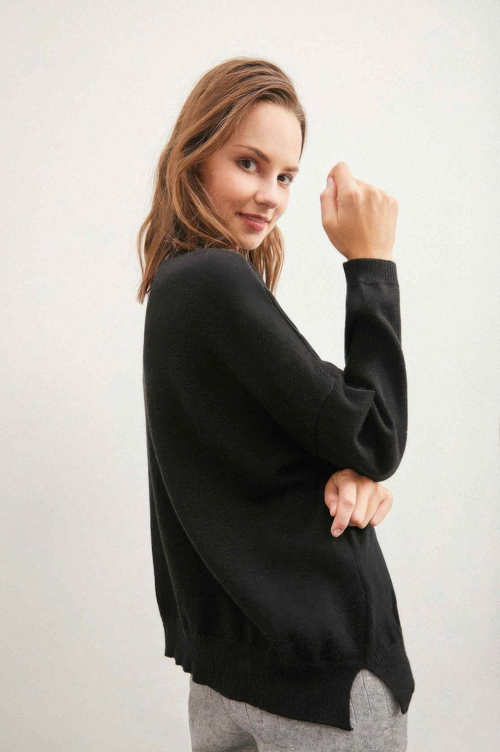 Pull uni avec boutons colorés