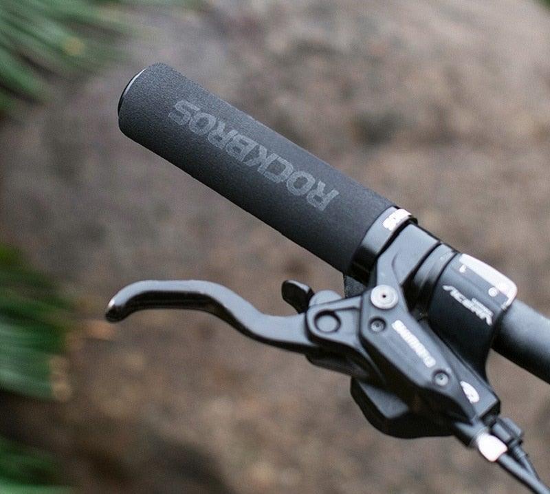 Poignées de vélo en éponge, antidérapantes, en silicone 3D, ultralégères, en mousse, à serrage simple, pour VTT, Beach Cruiser et trottinette. Douces et confortables.