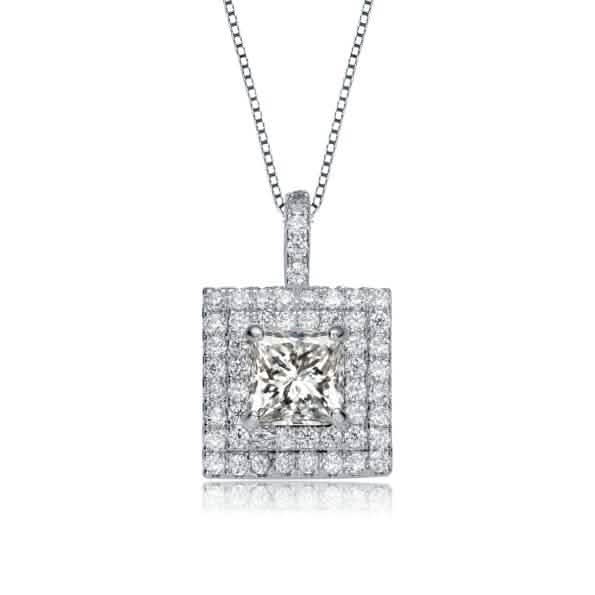 Collier avec pendentif carré