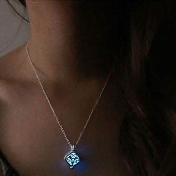 Collier Pendentif Fée Magique Steampunk Lumineux Dans Le Noir
