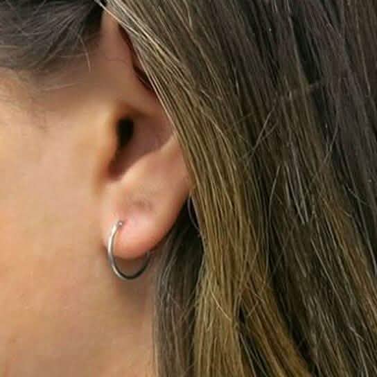 Boucle d'oreille créole huggie 14 mm en argent sterling