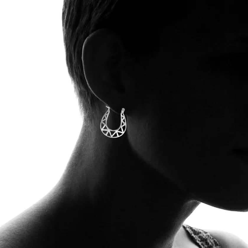 Boucles d'oreilles créoles fantaisie en argent sterling par Paolo Fortelini
