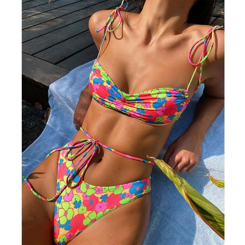 Maillot de Bain Bikini Floral String Maillot de Bain Femme Taille Haute Bikini Set Vêtement de Plage Femme Maillot de Bain Imprimé Floral Nœud String Bikini Triangle Attache Côtés Coupe Haute Bikini Effronté