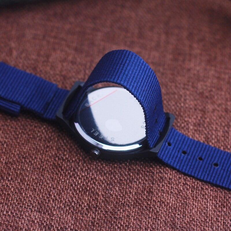 Montres Quartz Enfant Montres Filles Étanches Cadeaux Horloge Enfants Toile Montres Mode Montres Foncées Pour Hommes Imperméable Montre-bracelet Homme Sport Extérieur De Terrain Avec Bracelet En Nylon