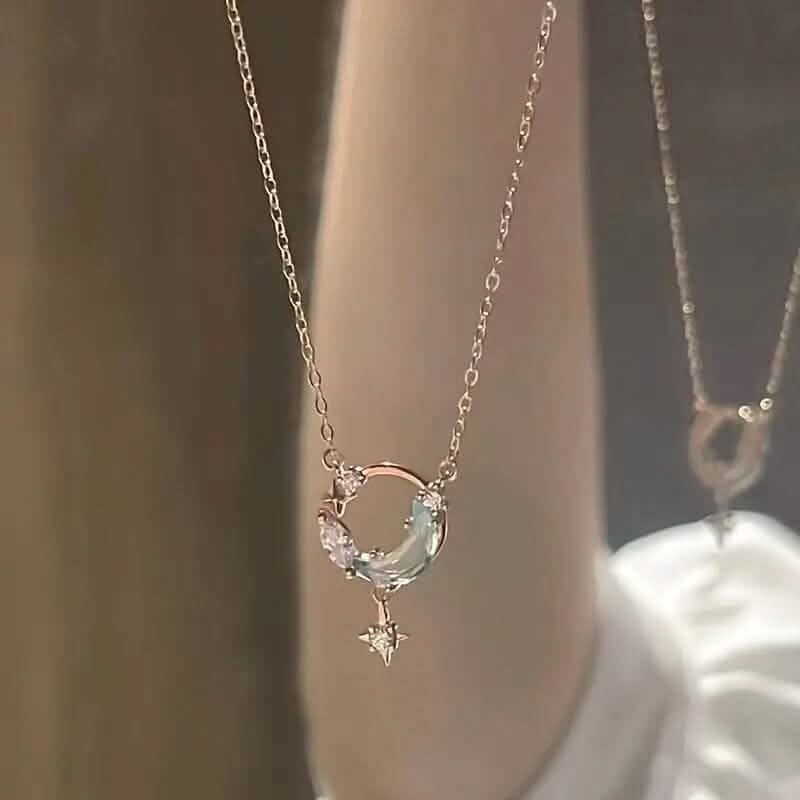 Superbe collier pendentif pierre de naissance lune et étoile