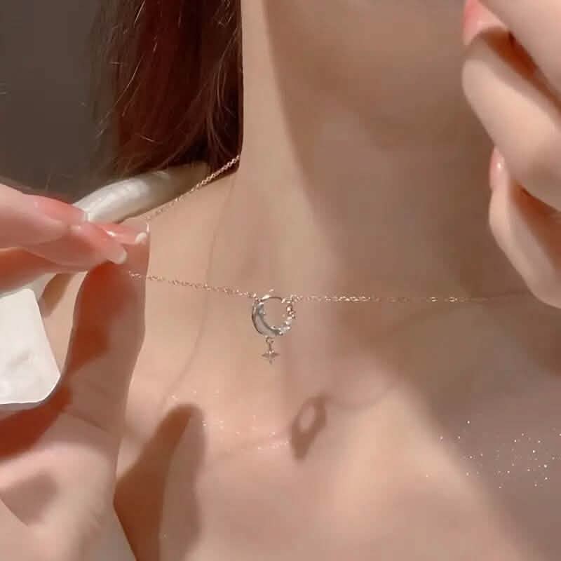 Superbe collier pendentif pierre de naissance lune et étoile