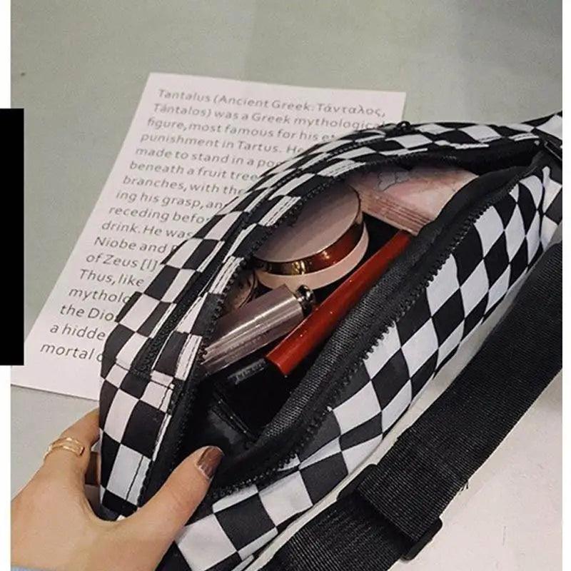 Sac banane élégant et à la mode pour femme, idéal pour les festivals, les voyages, motif à carreaux noirs et blancs