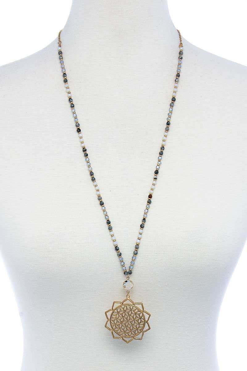 Collier de perles élégant avec pendentif tournesol